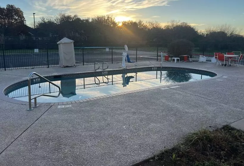 فندق Quality Inn & Suites I 10 Near Fiesta Texas