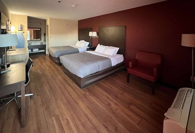 هتل Quality Inn & Suites I 10 Near Fiesta Texas
