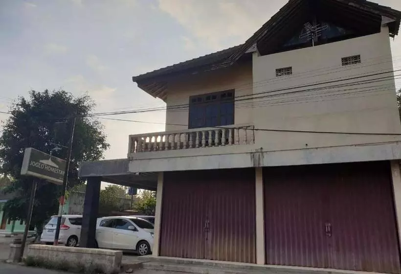 هتل Oyo 2074 Joglo Homestay