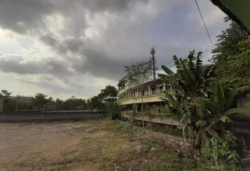 هتل Oyo 2074 Joglo Homestay