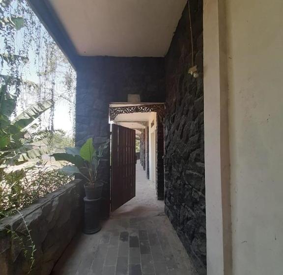 فندق Oyo 2074 Joglo Homestay