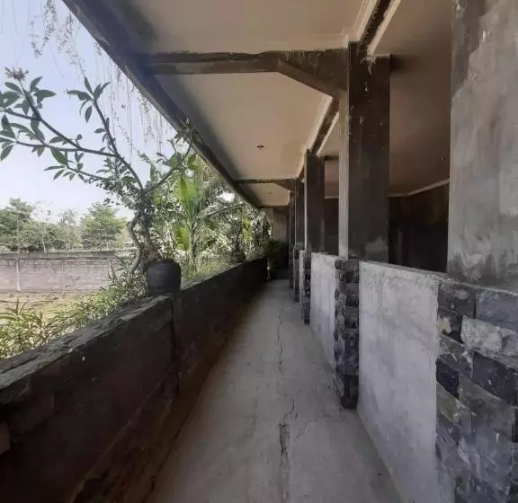 هتل Oyo 2074 Joglo Homestay