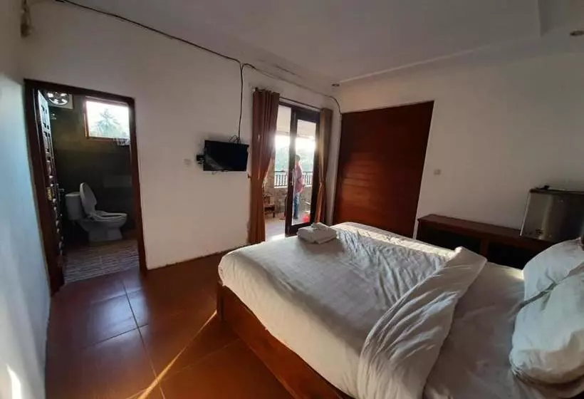 هتل Oyo 2074 Joglo Homestay