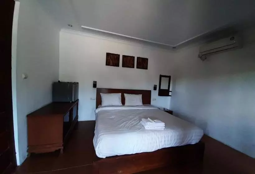 هتل Oyo 2074 Joglo Homestay