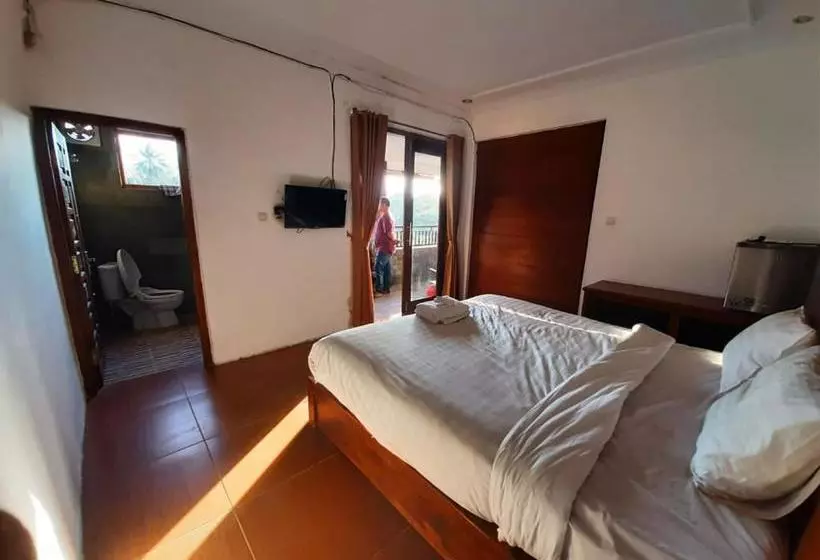 هتل Oyo 2074 Joglo Homestay