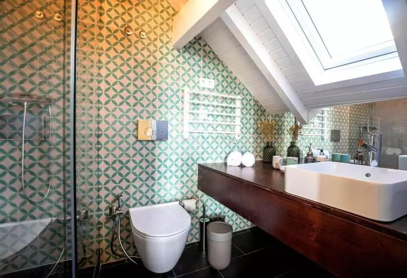 هتل Harbour Inn Design Townhouse