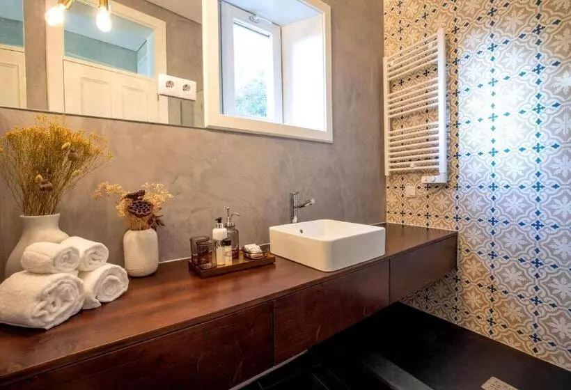 هتل Harbour Inn Design Townhouse