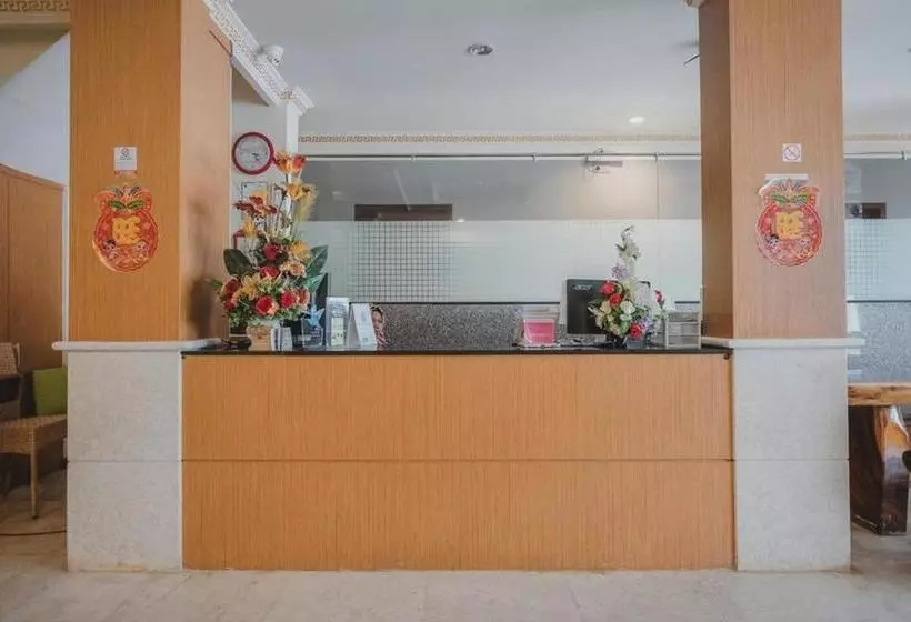 ホテル Reddoorz Plus @ Simpang Gelael Batam 2