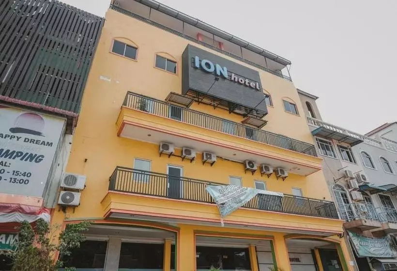 ホテル Reddoorz Plus @ Simpang Gelael Batam 2