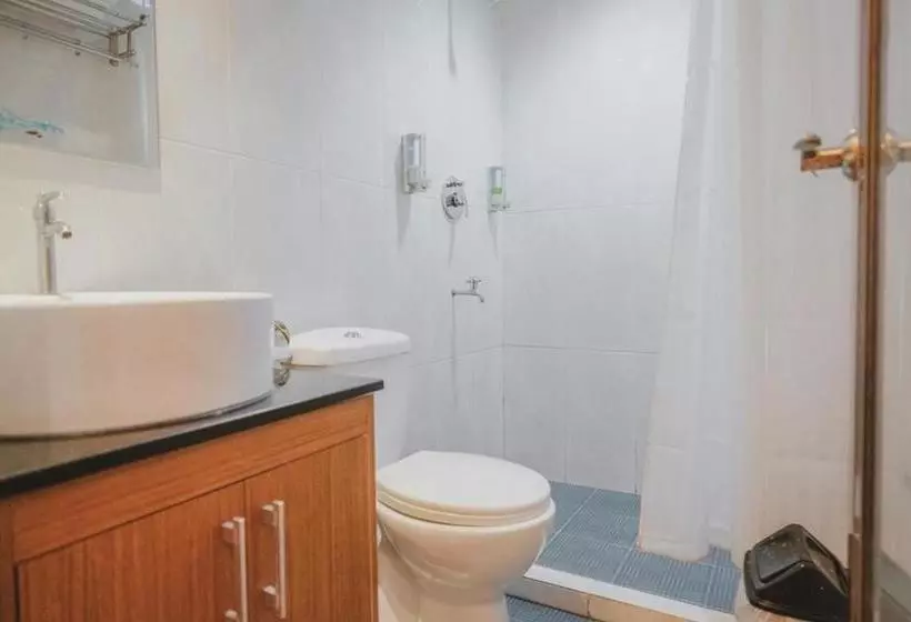 ホテル Reddoorz Plus @ Simpang Gelael Batam 2