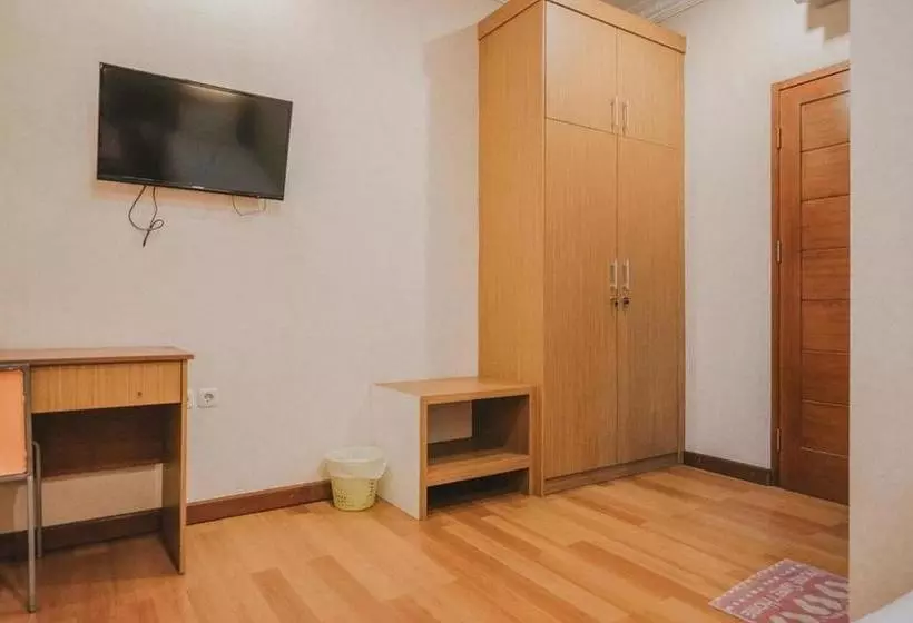 ホテル Reddoorz Plus @ Simpang Gelael Batam 2