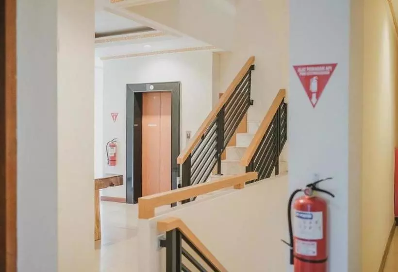 ホテル Reddoorz Plus @ Simpang Gelael Batam 2