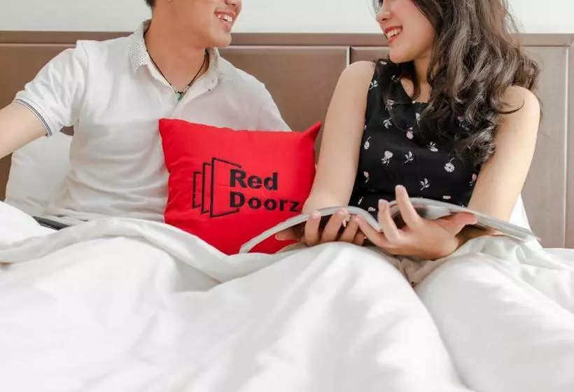 ホテル Reddoorz Plus @ Simpang Gelael Batam 2