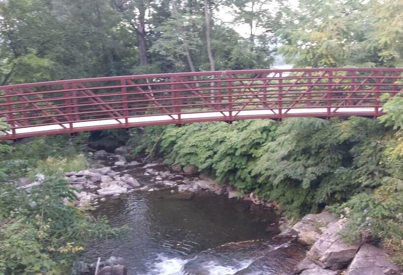 בית מלון כפרי The Inn In Westport