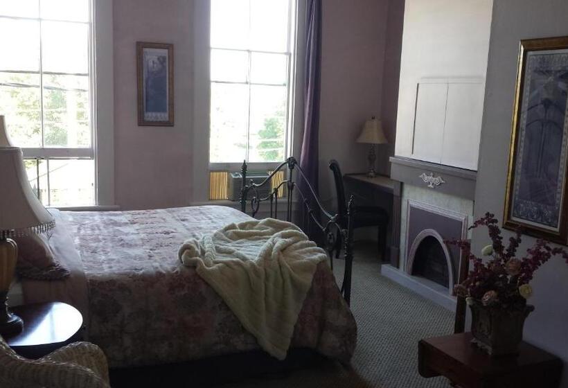 בית מלון כפרי The Inn In Westport