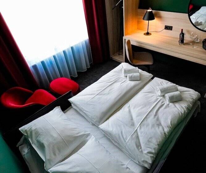 Отель Viktorosa