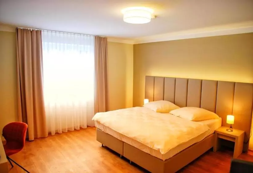 ホテル Walldorf Suites Boutique