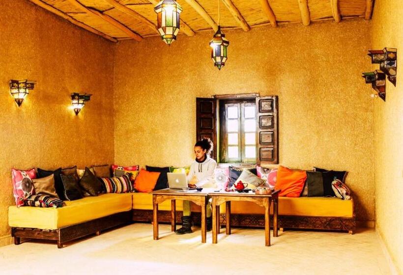 فندق على الطريق Riad Caravasar