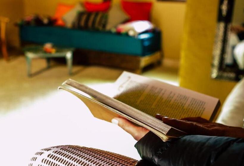 فندق على الطريق Riad Caravasar