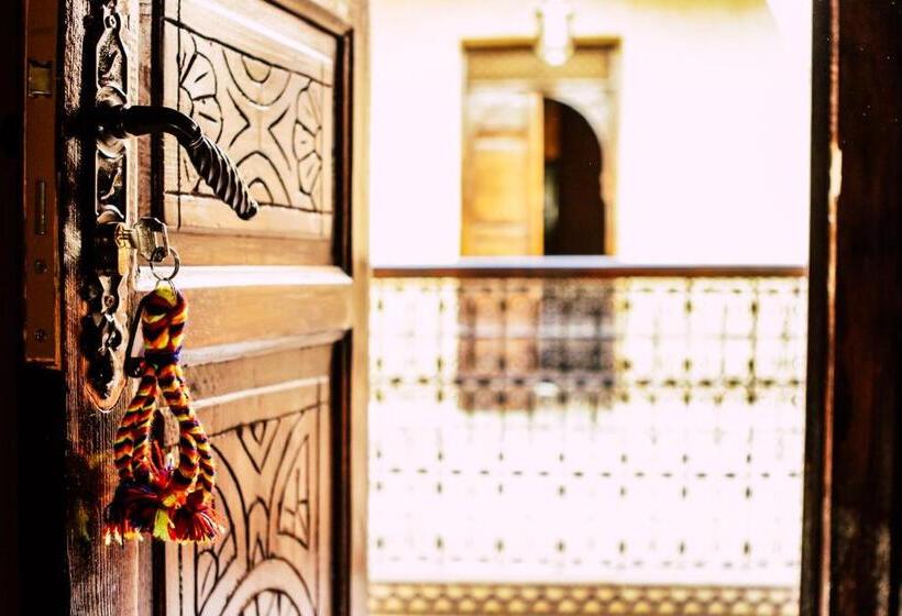 فندق على الطريق Riad Caravasar