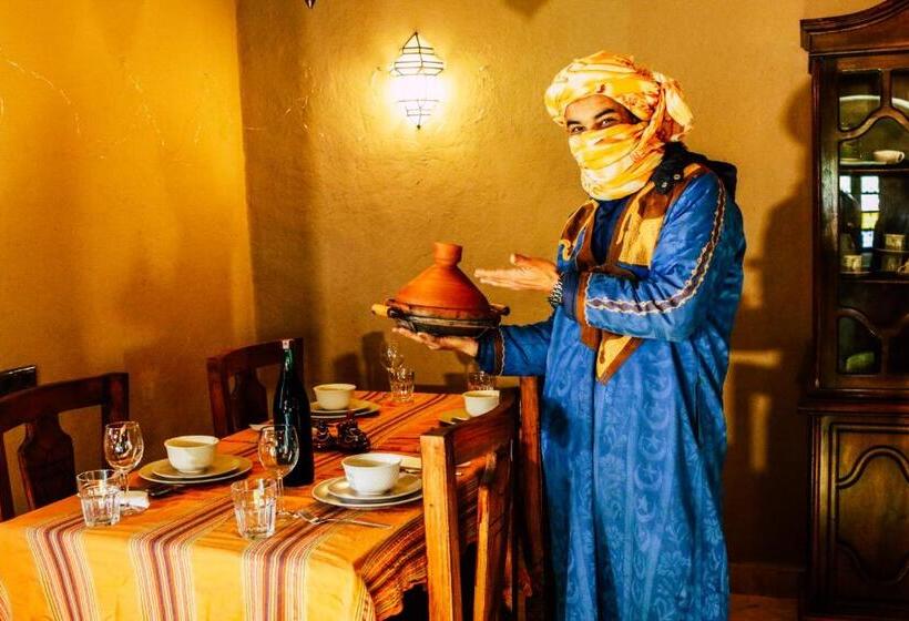 فندق على الطريق Riad Caravasar