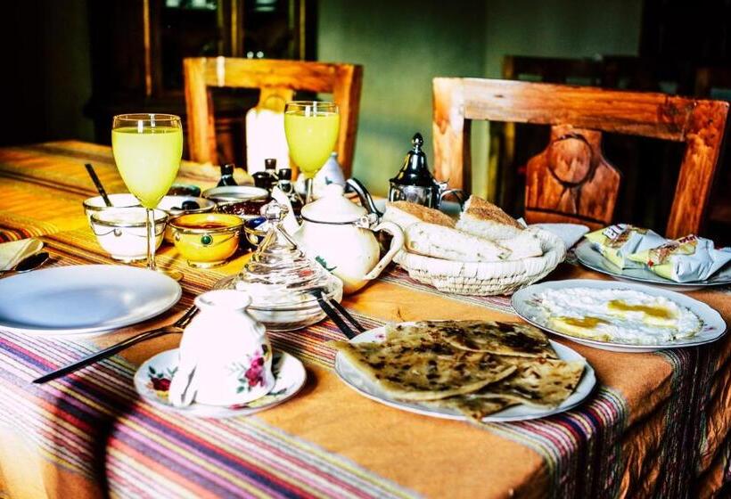 فندق على الطريق Riad Caravasar