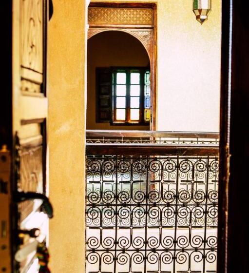 فندق على الطريق Riad Caravasar