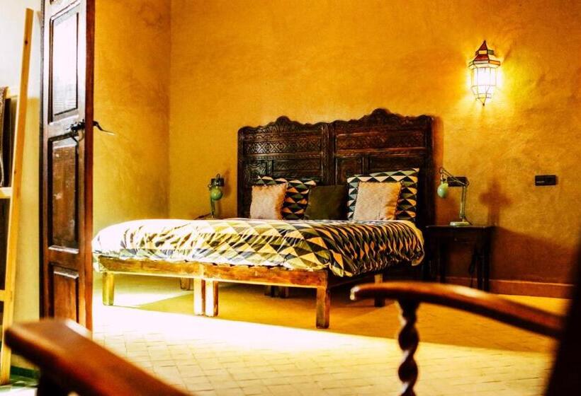 فندق على الطريق Riad Caravasar