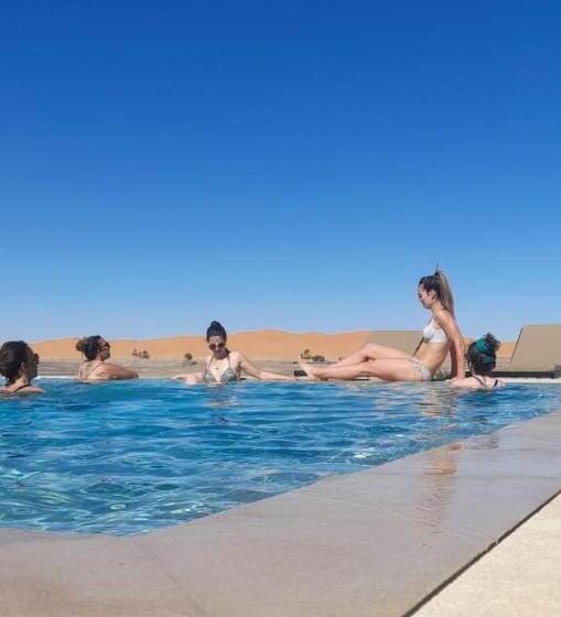 فندق على الطريق Riad Caravasar