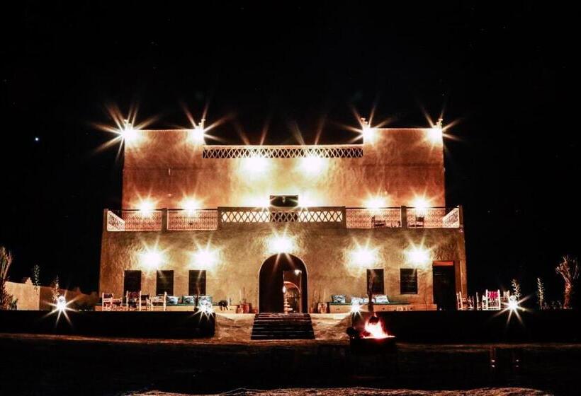 فندق على الطريق Riad Caravasar