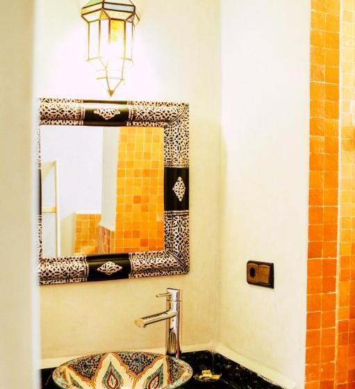 فندق على الطريق Riad Caravasar