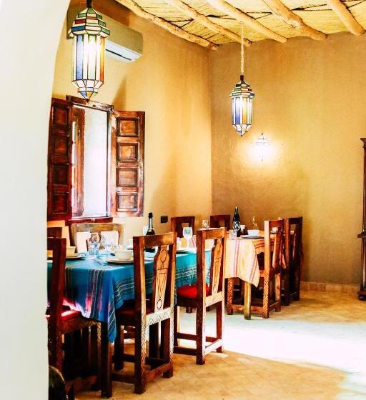 فندق على الطريق Riad Caravasar