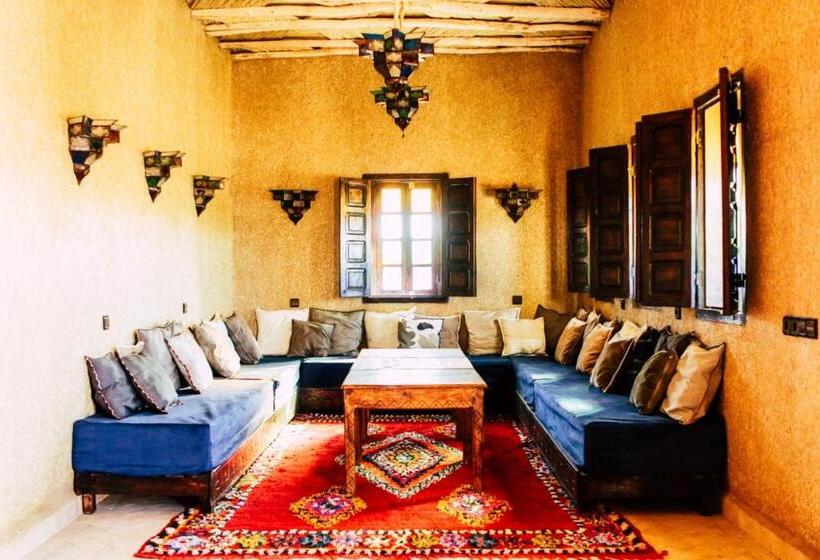 فندق على الطريق Riad Caravasar