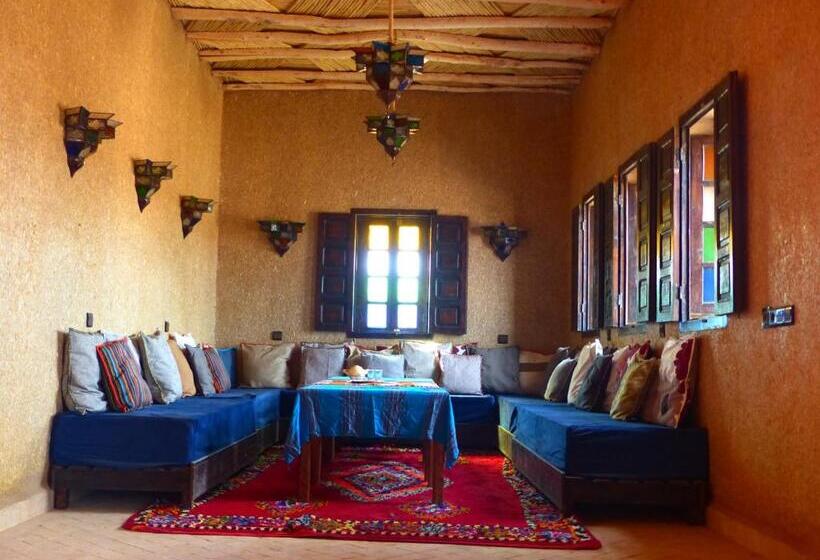 فندق على الطريق Riad Caravasar