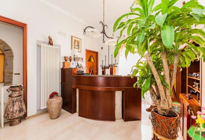 هتل Albergo Della Corte