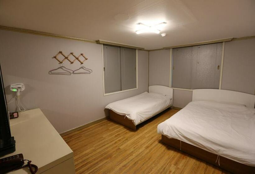 בית מלון כפרי Emerald Ace