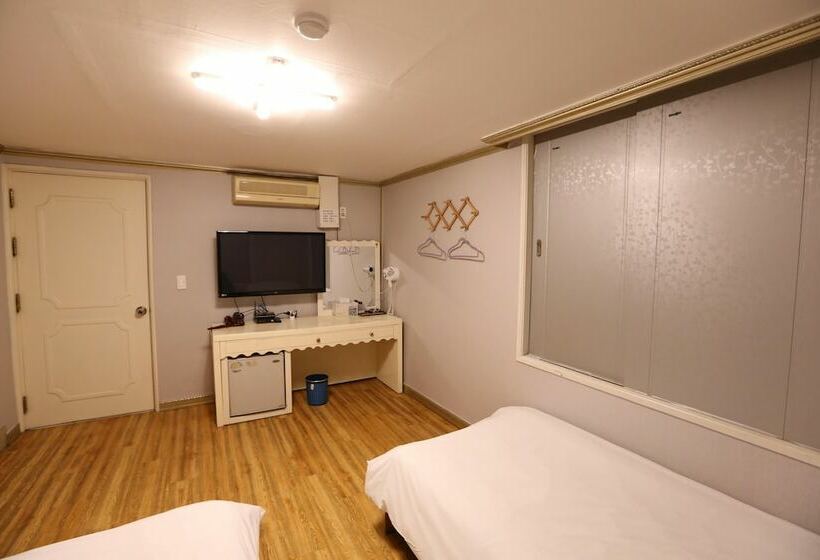 בית מלון כפרי Emerald Ace