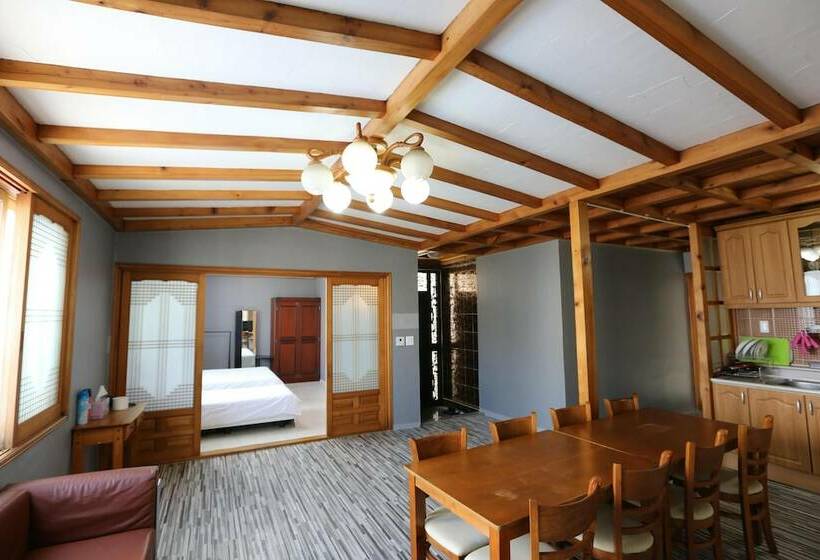 בית מלון כפרי Emerald Ace