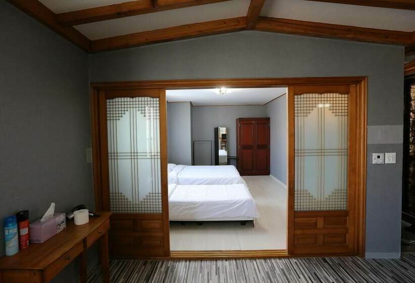 בית מלון כפרי Emerald Ace