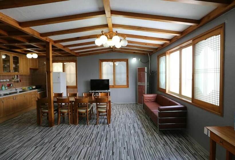 בית מלון כפרי Emerald Ace