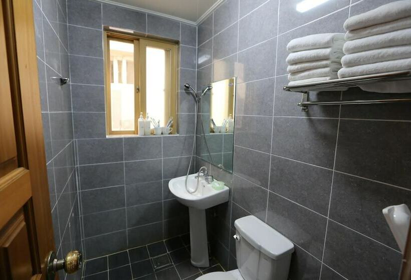 בית מלון כפרי Emerald Ace