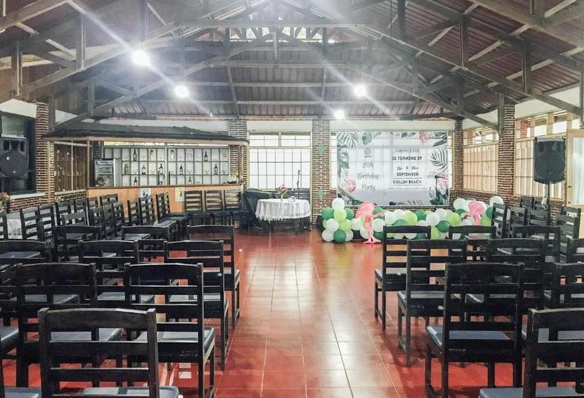 בית מלון כפרי Oyo 1688 Collin Beach