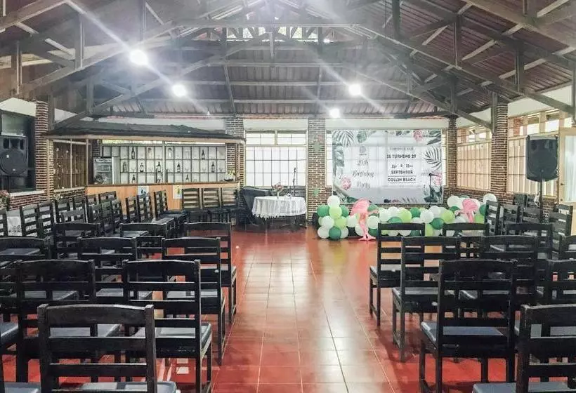 Hotelli Oyo 1688 Collin Beach