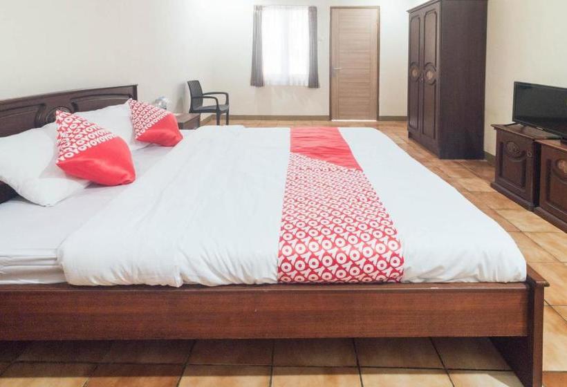 בית מלון כפרי Oyo 1688 Collin Beach