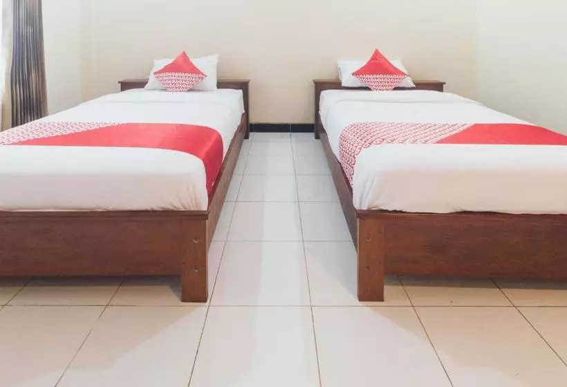 Hotelli Oyo 1688 Collin Beach