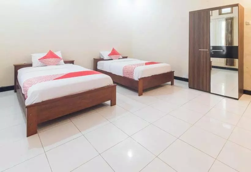 Hotelli Oyo 1688 Collin Beach