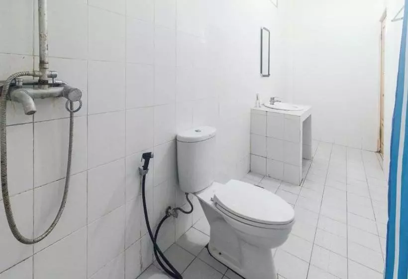 Hotelli Oyo 1688 Collin Beach