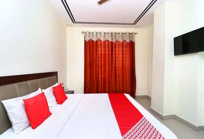 ホテル Shree Om By Oyo Rooms