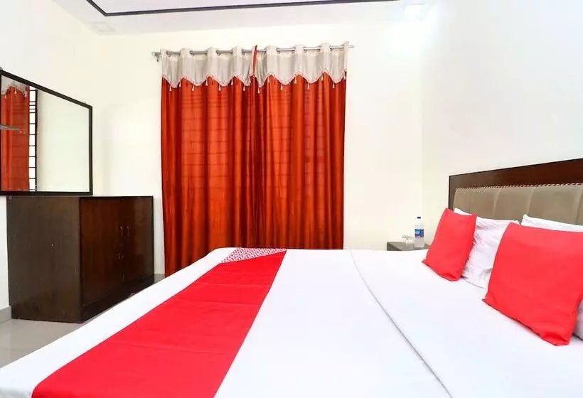 ホテル Shree Om By Oyo Rooms