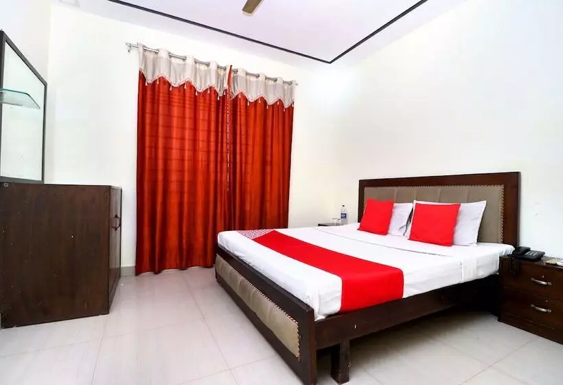 ホテル Shree Om By Oyo Rooms